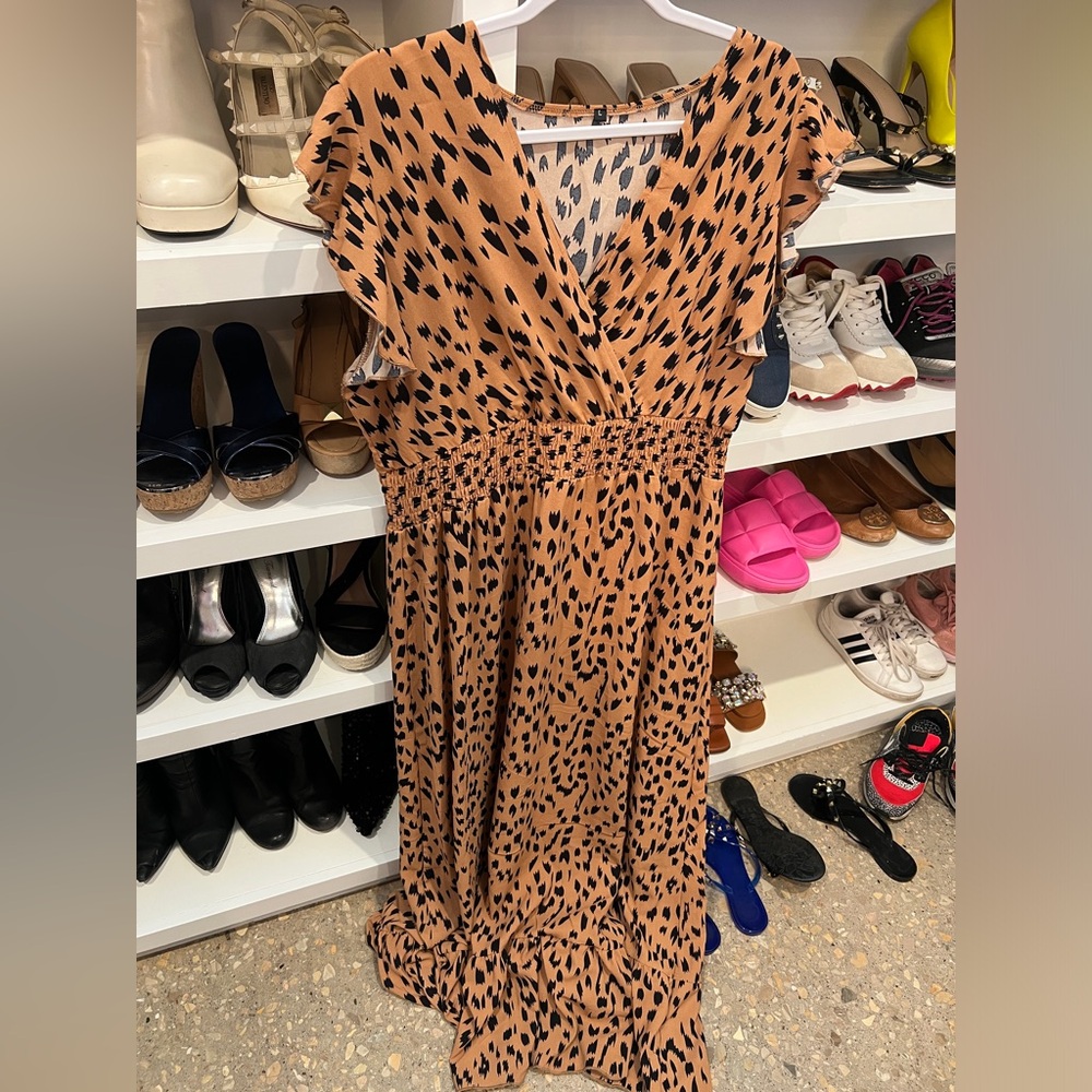 Cute fall dress! Comfy / lightweight/ bump friendly if needed